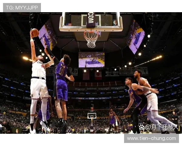 湖人险胜快船两人满分四人低迷